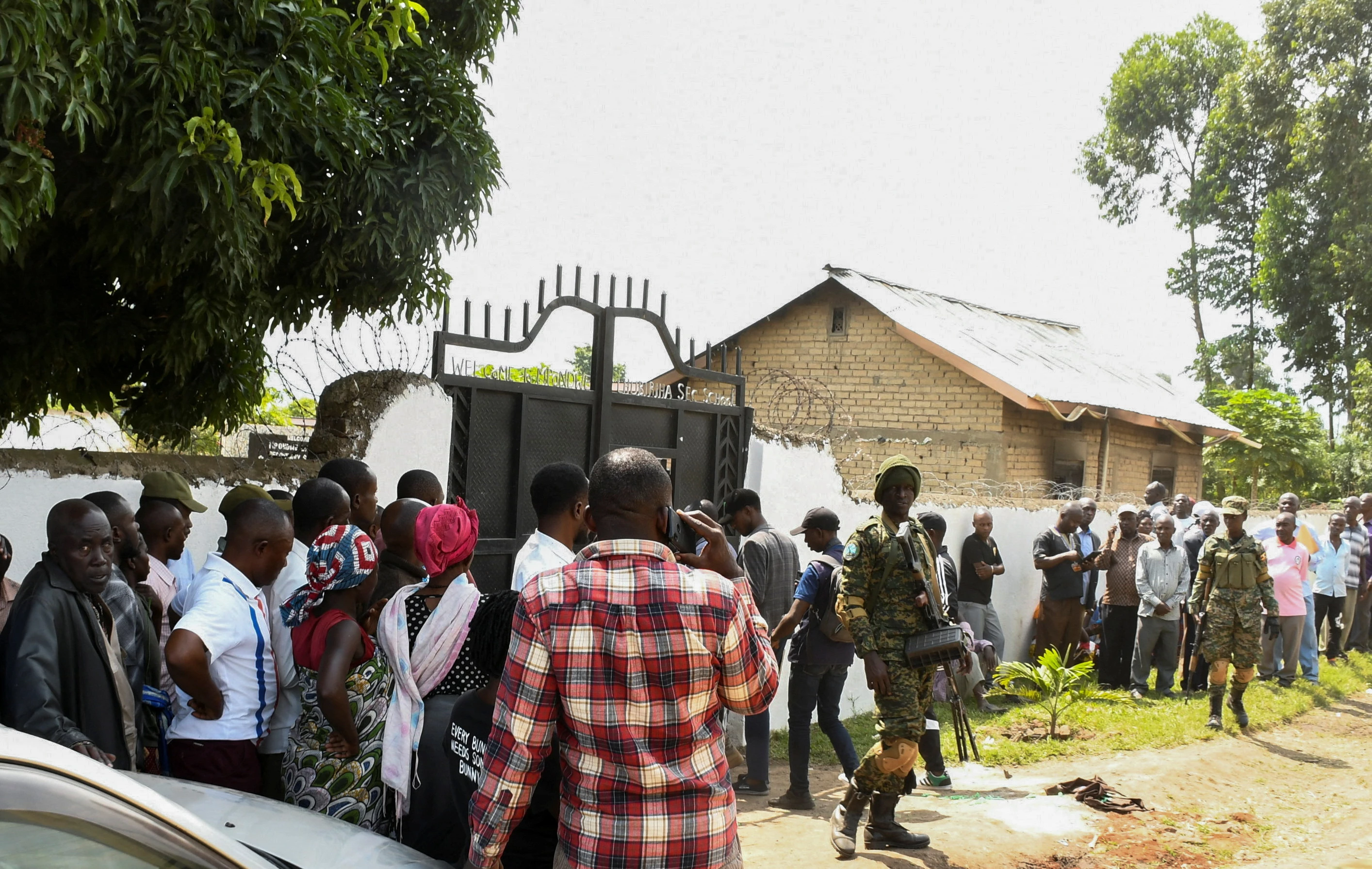 Militants linked to IS kill 10 in Uganda