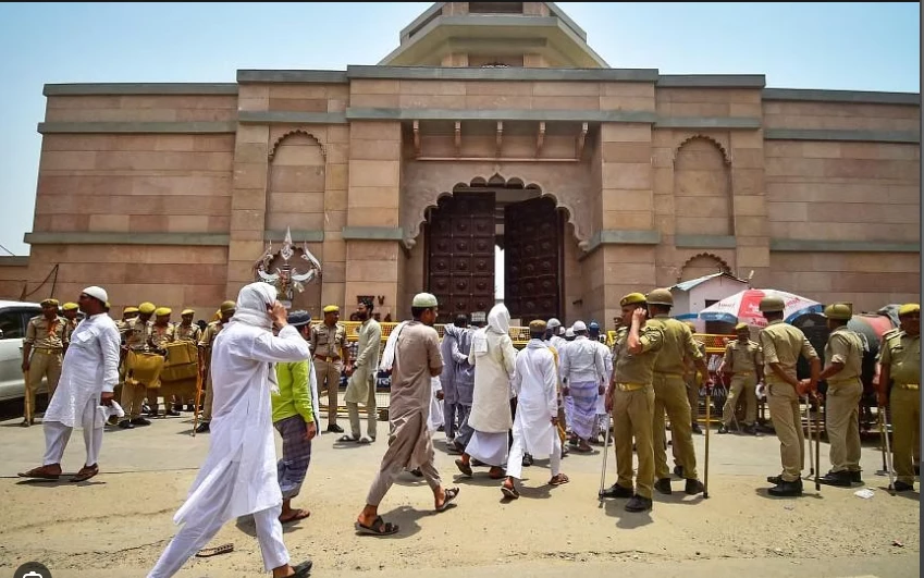 India court to weigh future of mosque in Hindu holy city