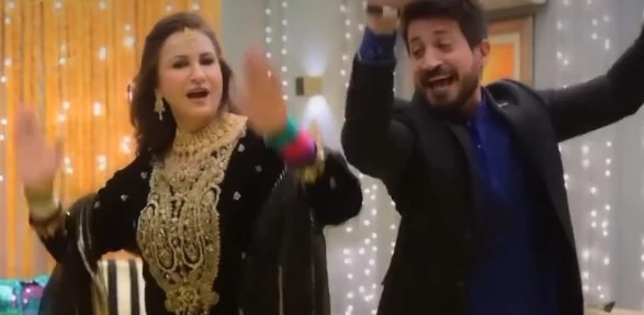 When desi mom celebrates son’s joy: Saba Faisal grooves to ‘What Jhumka?’ with son