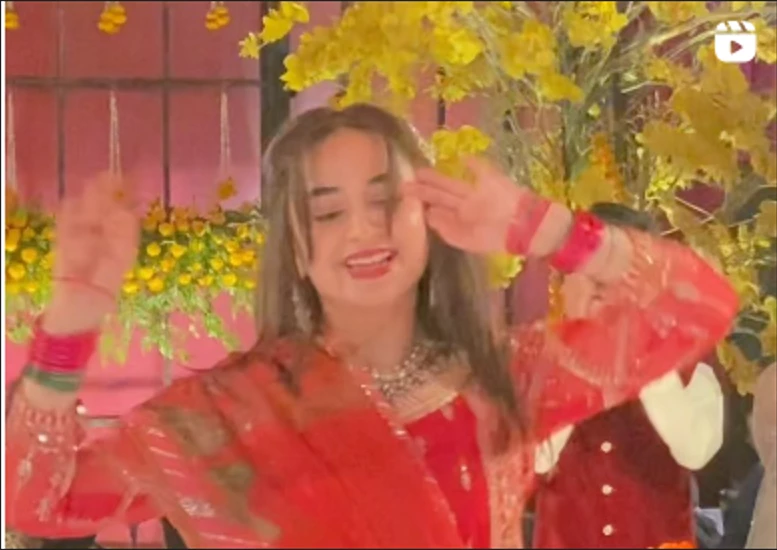 Yumna Zaidi gets everyone’s eyes with mesmerizing dance performance on ‘Shendi’ song