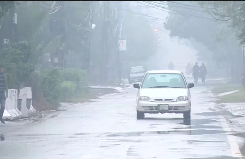 Light rain turns weather chilly in Lahore, Islamabad, Peshawar