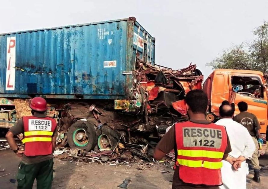 Three dead in trailer-bus collision in Quetta