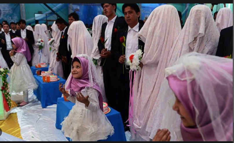 Afghans marry in mass ceremony in bid to cut costs