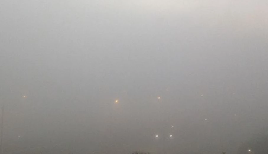 Fog engulf plains, throws traffic out of gear