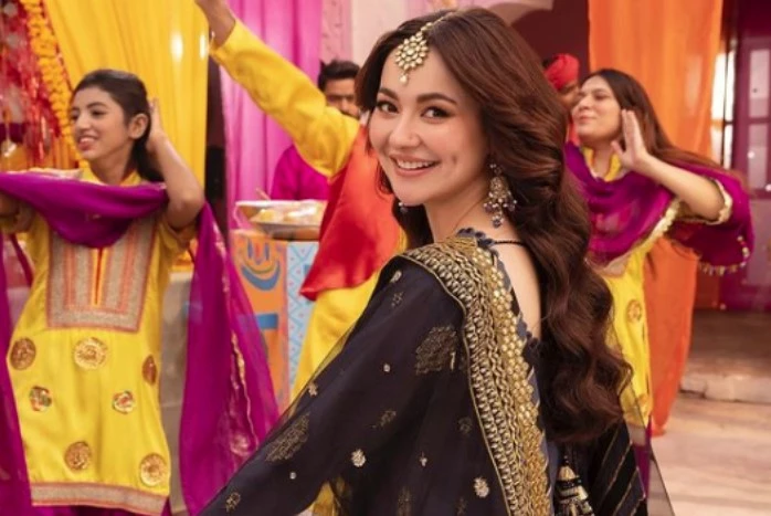 Hania Aamir gracefully sways to Indian song ‘Balle Balle’