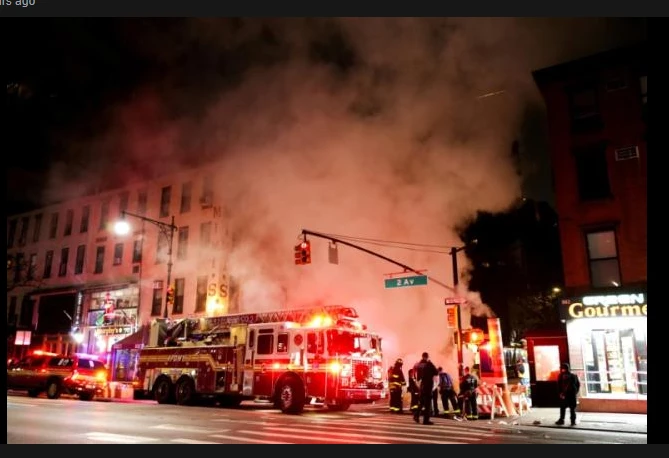 Steam pipe failure engulfs New York avenue in vapor