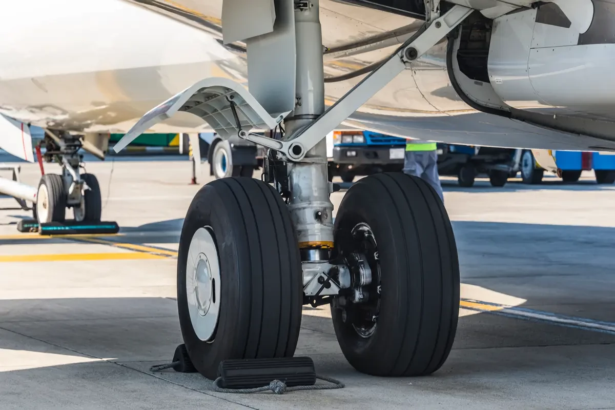 Man found barely alive in landing gear of Algeria flight to Paris