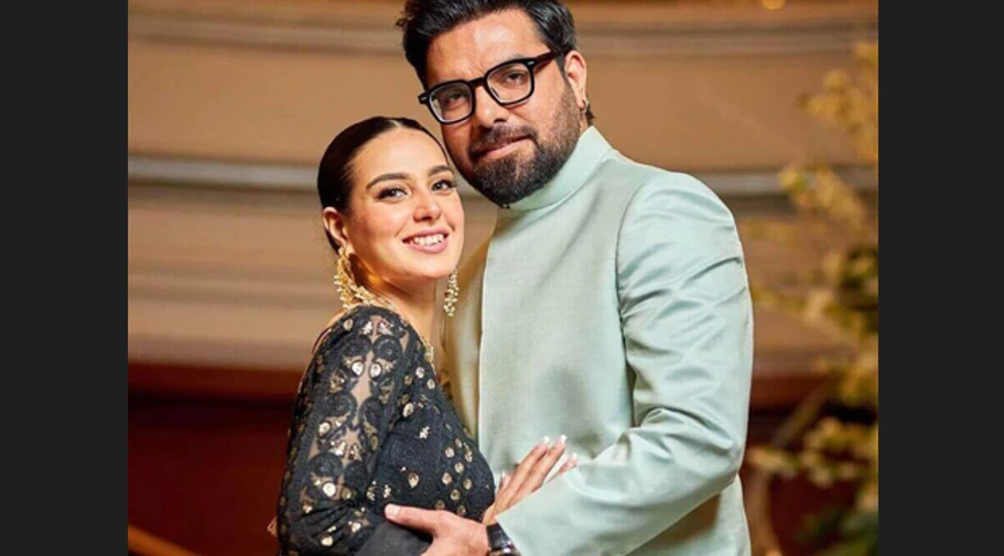 Yasir pens heartwarming note on 4th anniversary, expressing love for Iqra in humorous way