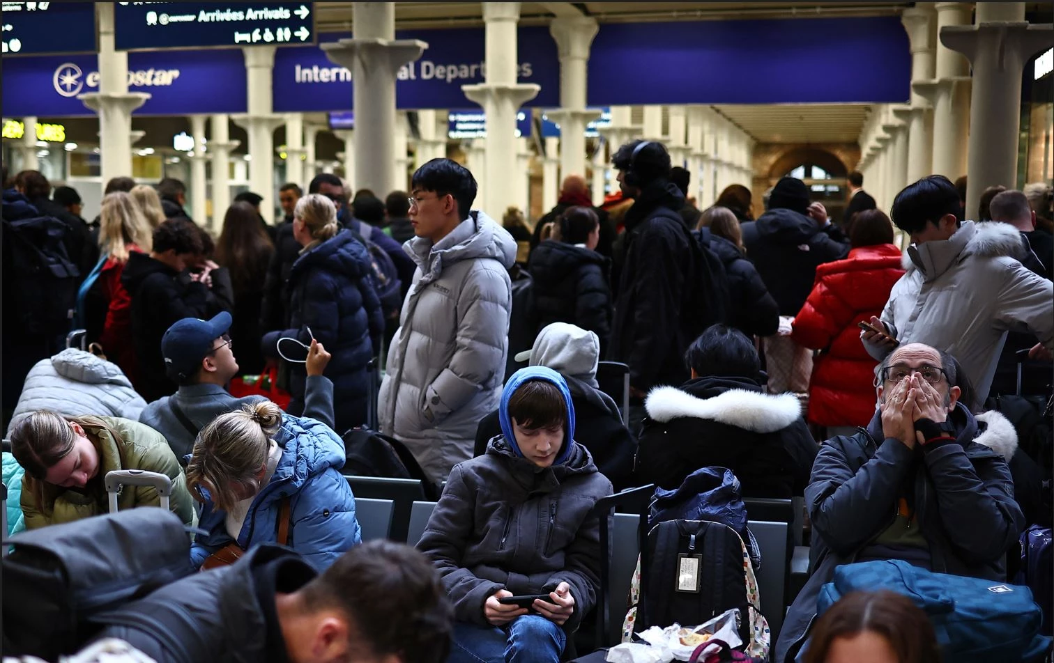 Eurostar services resume as cause of flooded tunnel probed