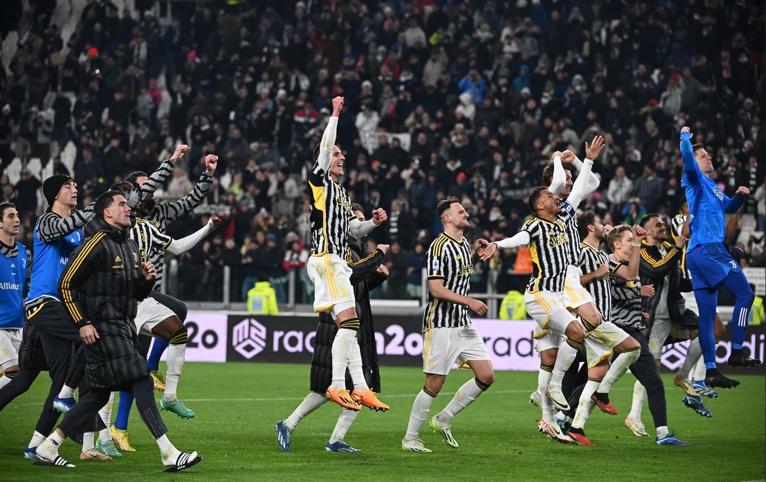 Rabiot pushes Juve to within two points of leaders Inter