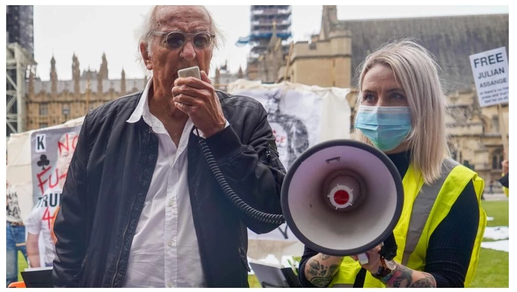 Campaigning journalist John Pilger dies aged 84