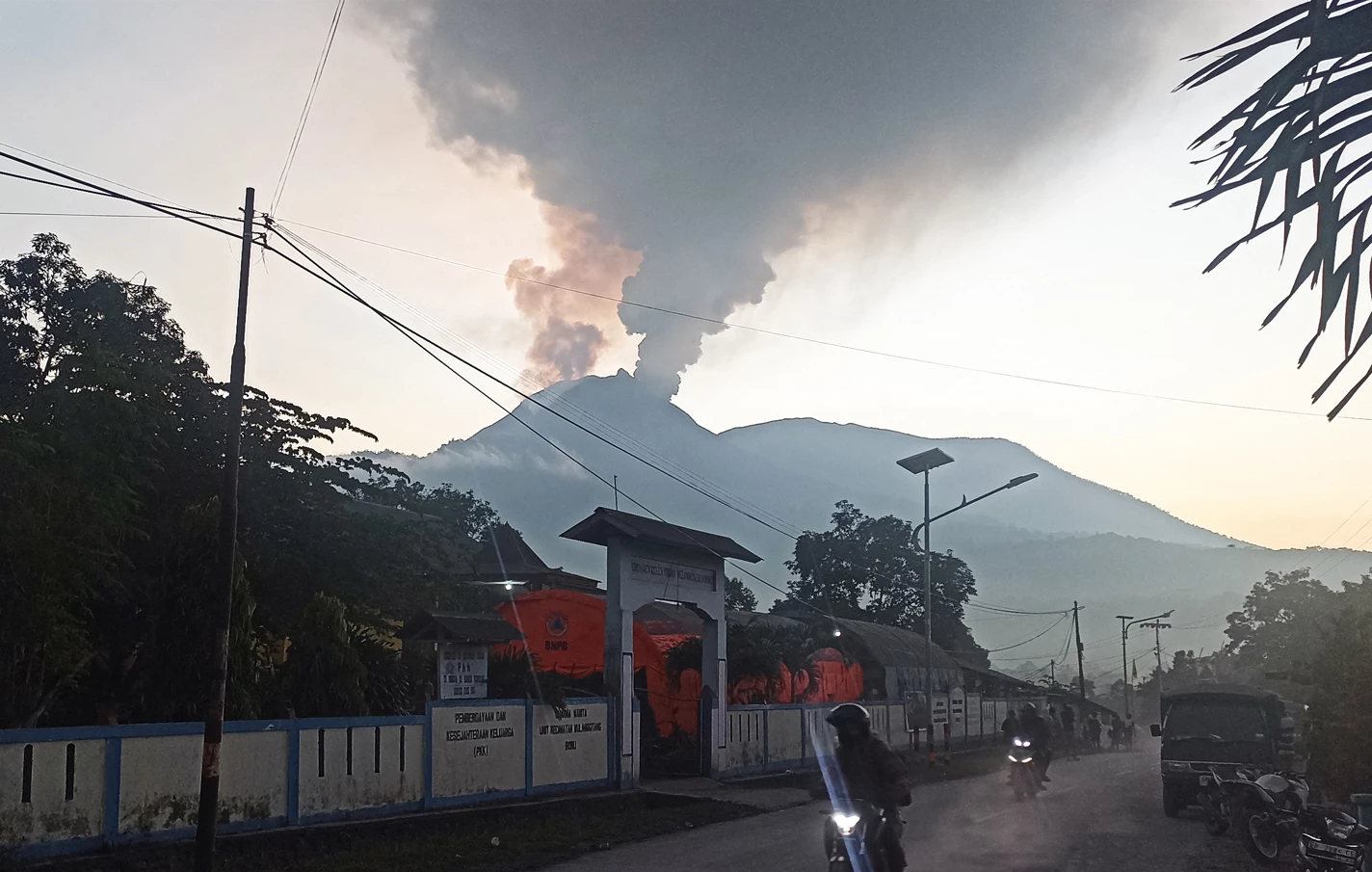 Thousands evacuated following Indonesia volcano eruption