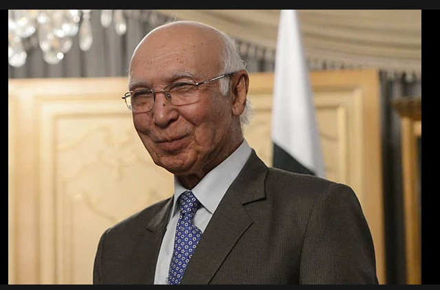 Sartaj Aziz laid to rest at Islamabad graveyard