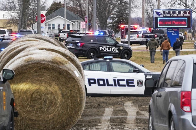 Police respond to gunfire at US high school