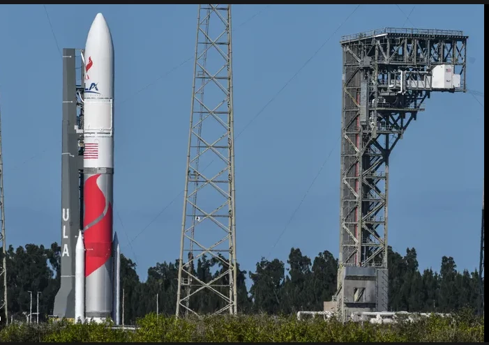 Rocket carrying American lunar lander arrives at launchpad