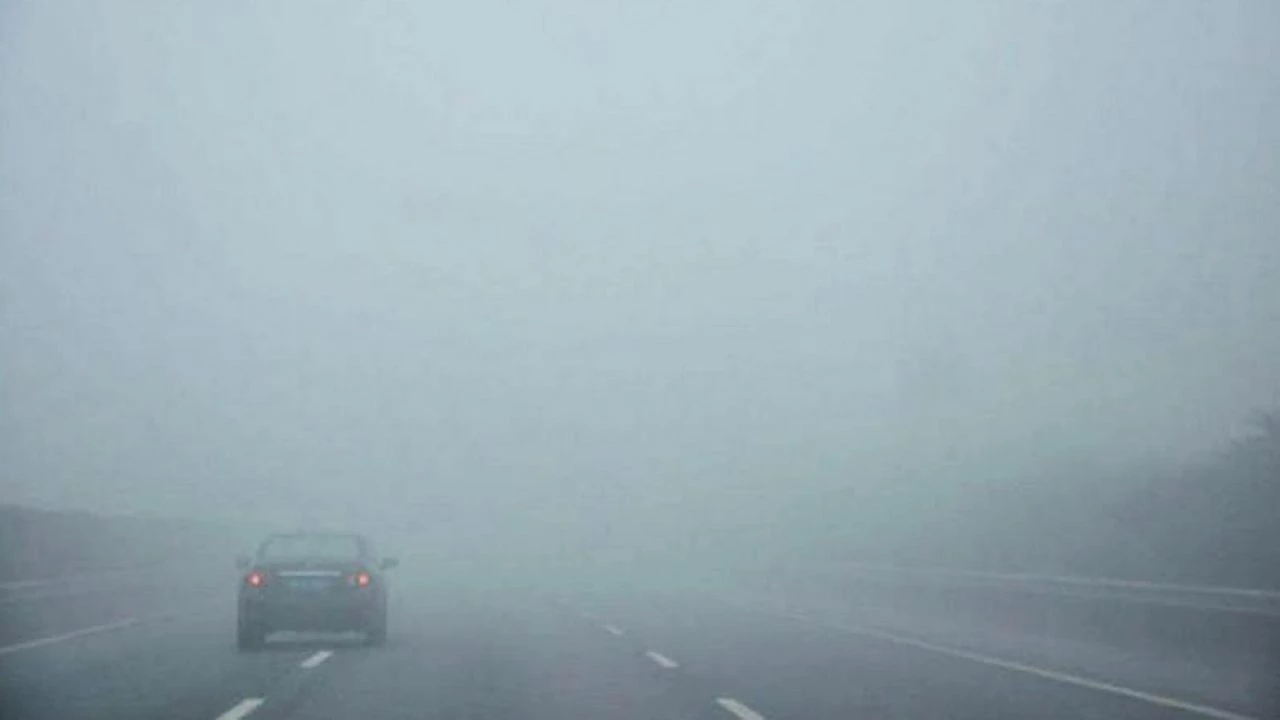 Dense fog again prompts closure of motorways in Punjab, KP