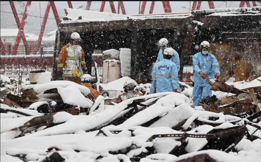 Japan quake toll hits 161 as snow hampers relief