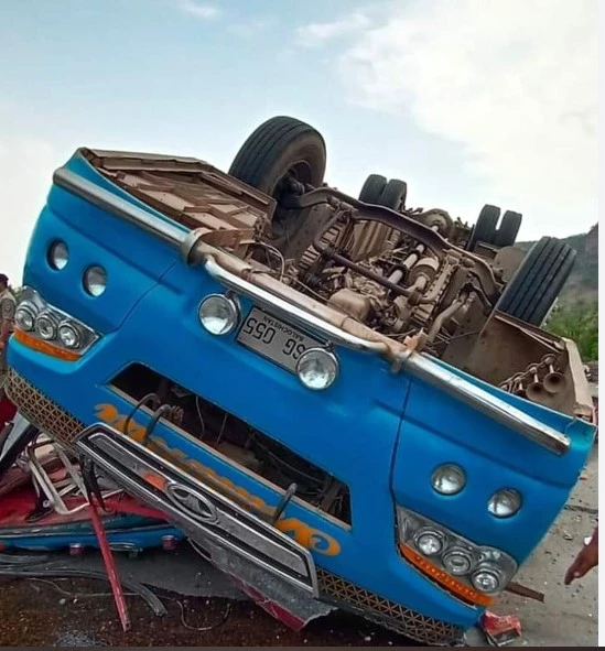 Three die as bus falls into ravine in Bahawalpur