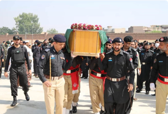 Funeral prayer of martyred cops offered in Kohat