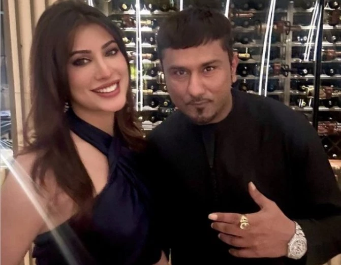 Mehwish Hayat meets Indian singer Honey Singh