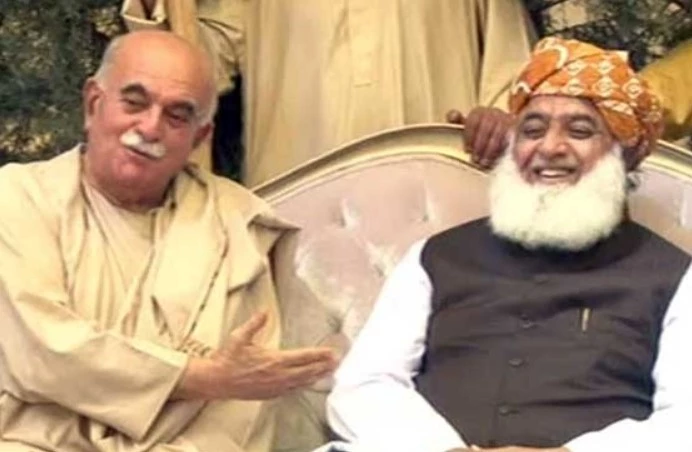 Achakzai withdraws nomination in favour of Maulana Fazl