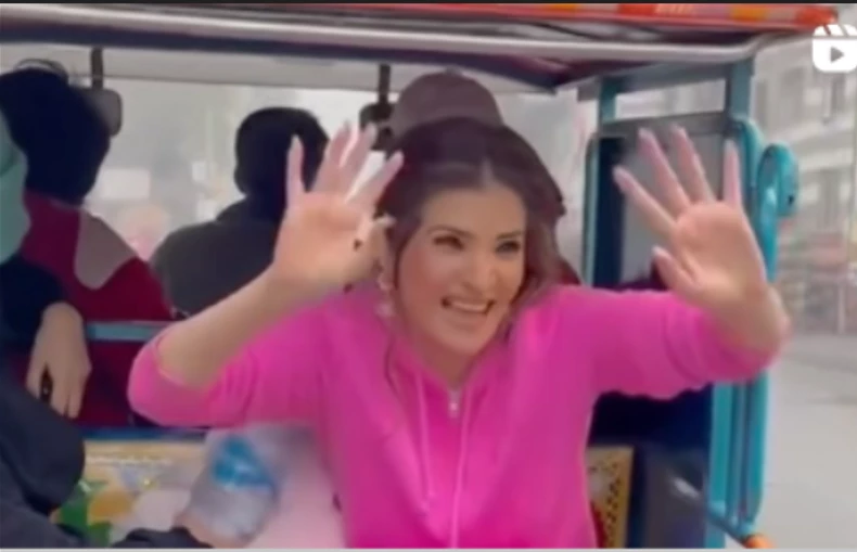 Resham enjoys rickshaw ride in Barbie outfit