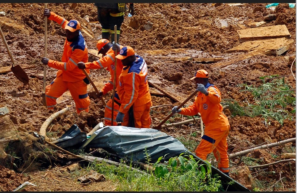 Colombia landslide toll at 33 as rescuers work against clock