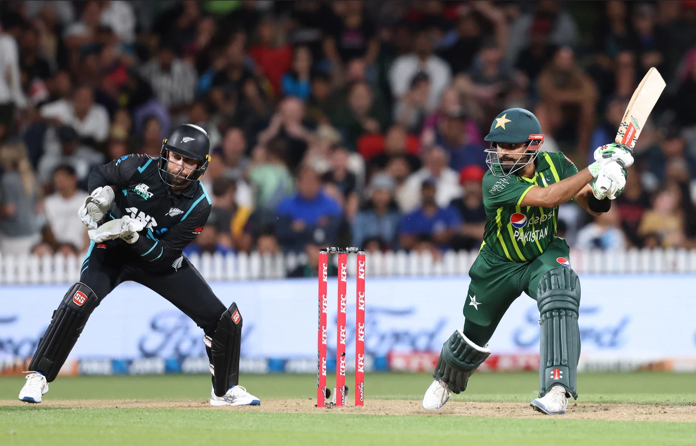 New Zealand outclass Pakistan in second T20 match also