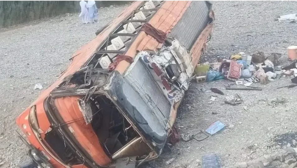 2 dead, several hurt as passenger bus rolls over in Gujranwala due to fog