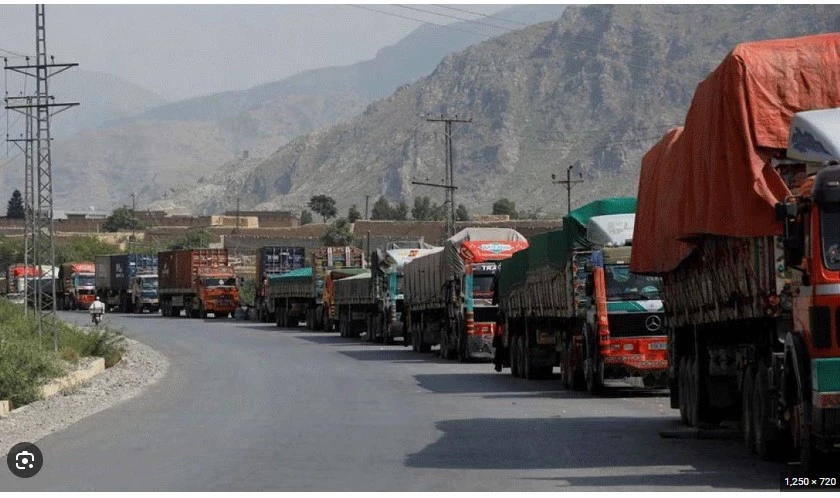 Pakistan makes visa mandatory for Afghan truck drivers crossing border