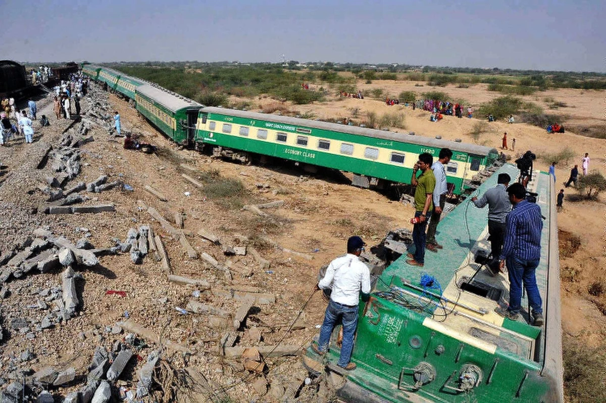 Passenger train divides into two after scary accident in Gojra