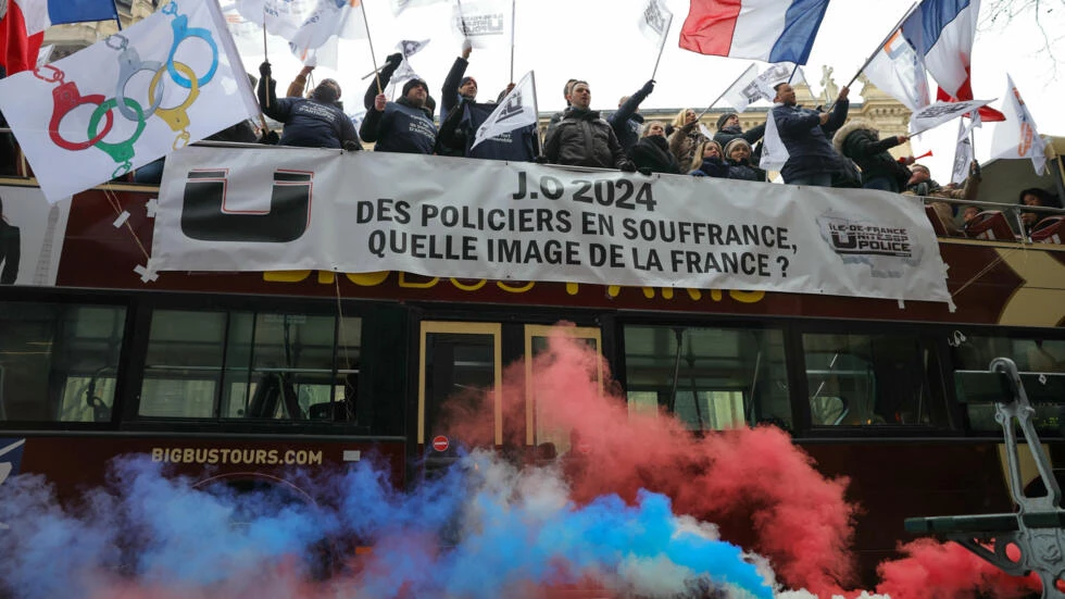 Protesting police underline Paris Olympics strike risk