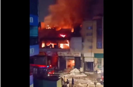 Massive fire sweeps shopping plaza in Peshawar, guts 200 shops