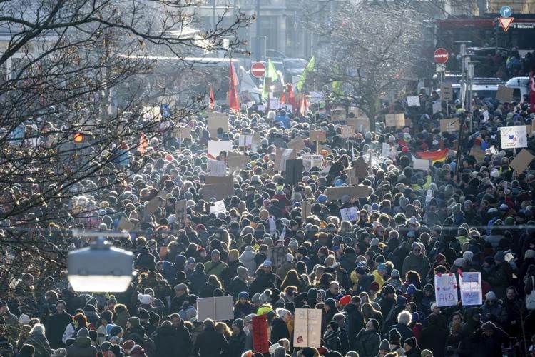 Overcrowding stops Munich protest against far right: AFP