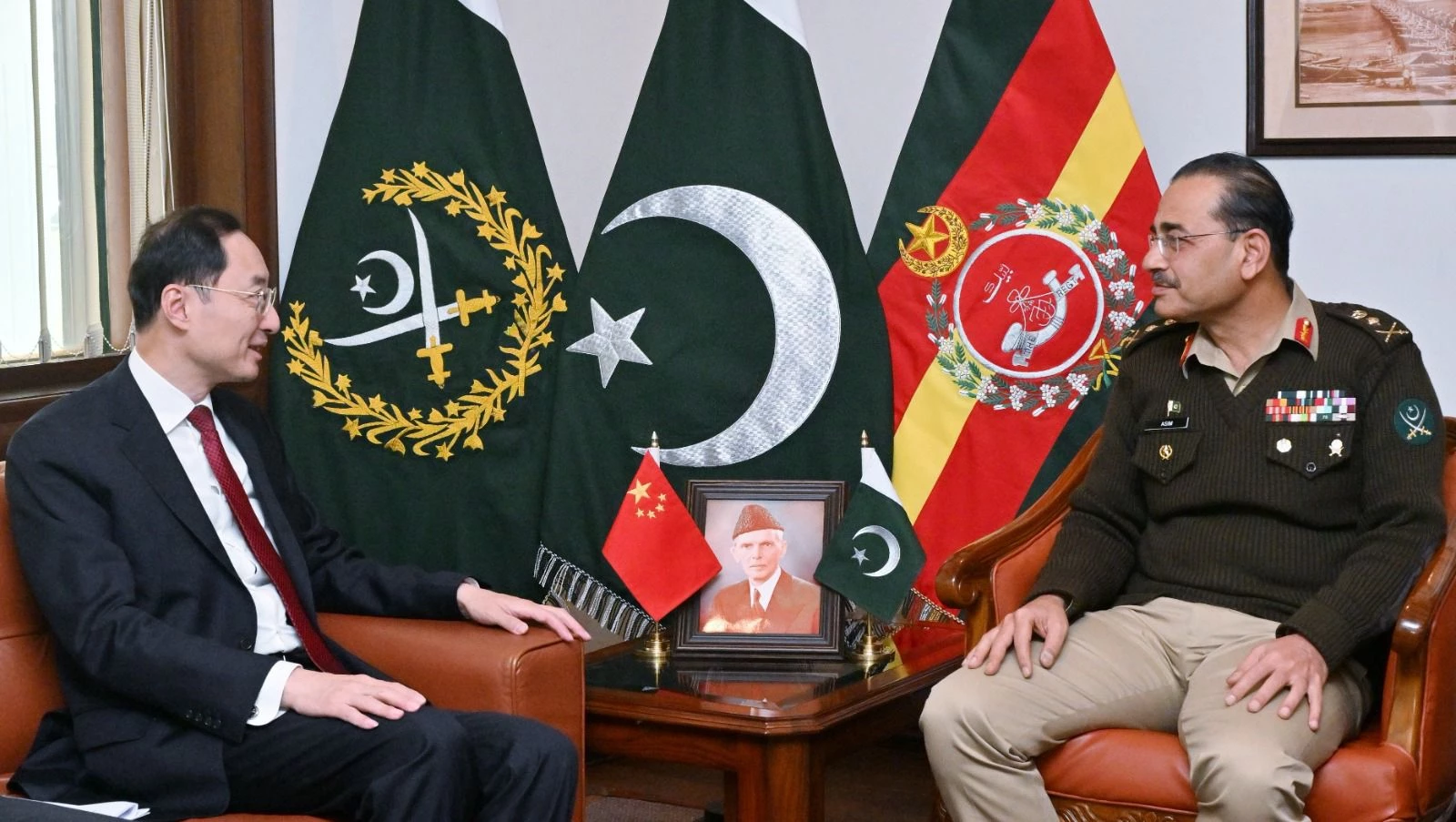 Chinese Vice FM acknowledges Pakistan's efforts towards regional peace during meeting with COAS