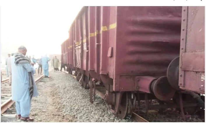 Goods train looted by armed dacoits near Khairpur