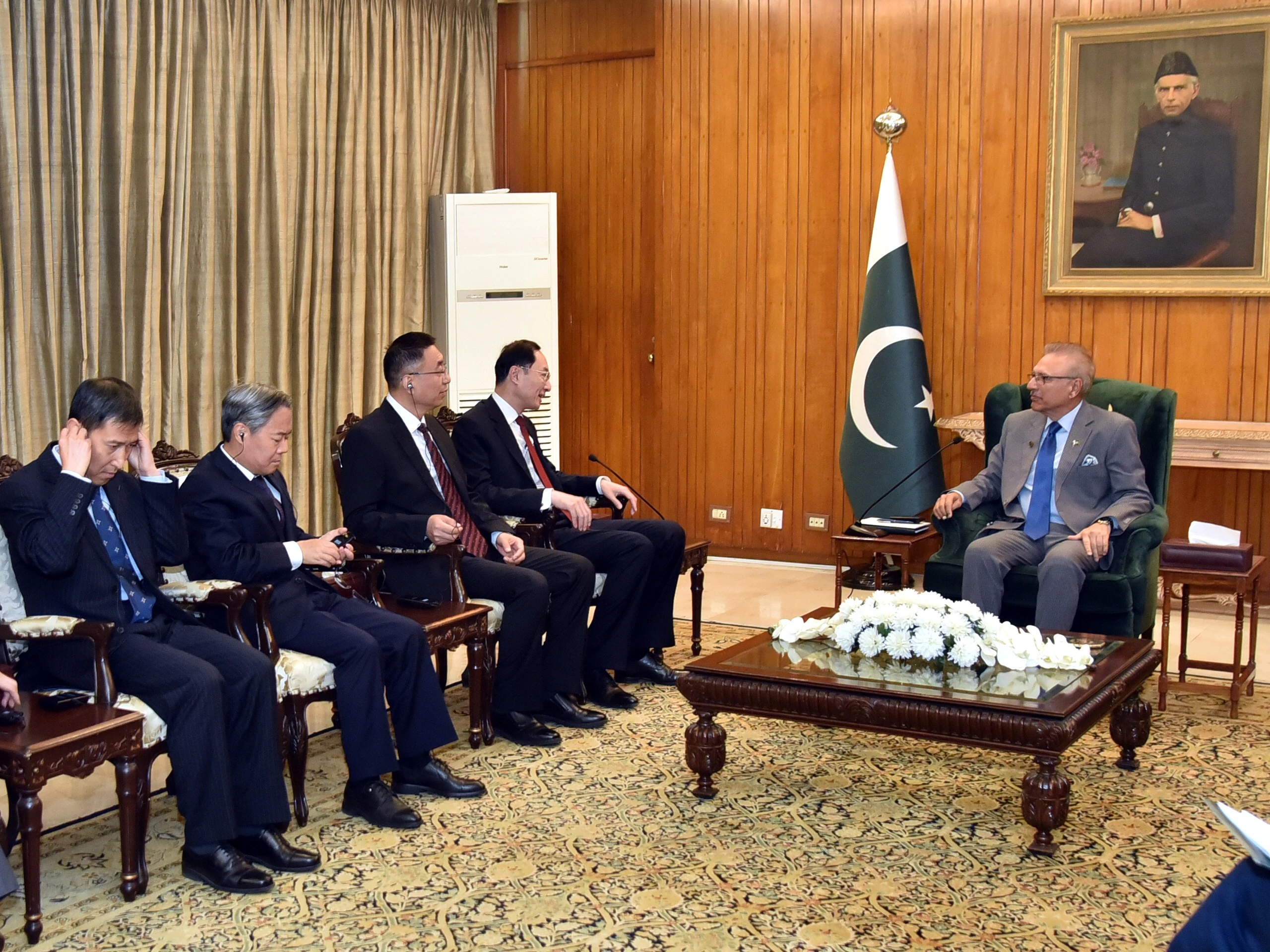 President Alvi meets Chinese Vice Foreign Minister, vows to enhance bilateral ties