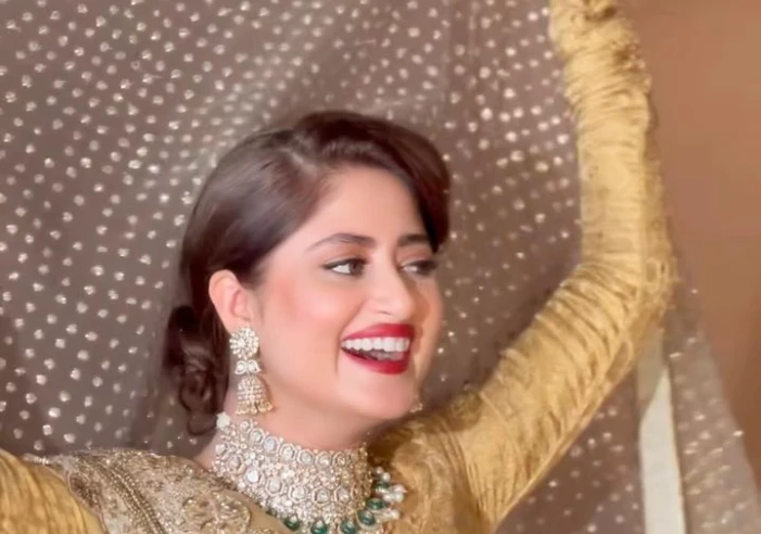 Sajal Aly channels her Inner ‘Madhuri Dixit’ while swaying to 'Tou Shayar Hai'