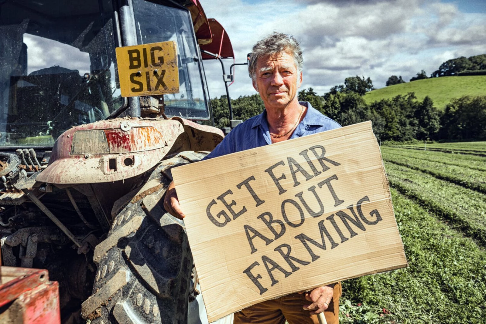 Straw deal: UK farmers stage scarecrow protest for survival