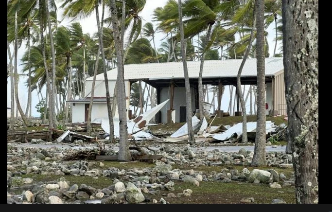 Giant waves flood key US military base on Marshall Islands