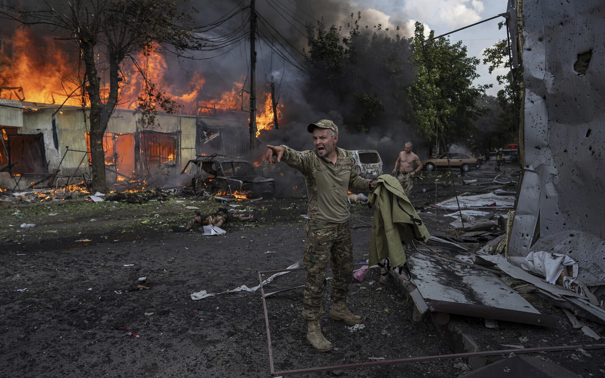 Rocket strike in east Ukraine kills two, wounds eight