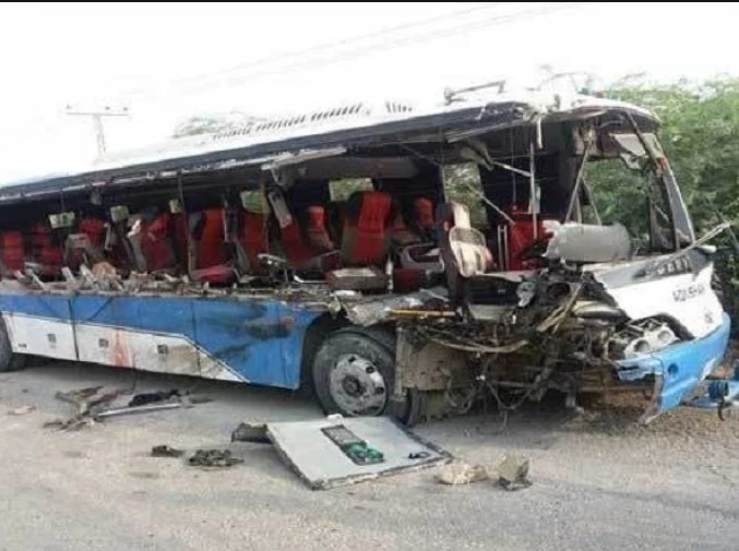 University bus-van collision leaves six dead in Nawabshah