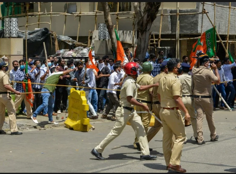 Muslim shopfronts torn down in Mumbai after religious clashes