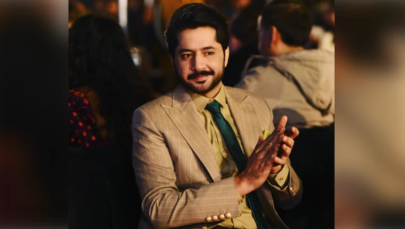 Public appreciates Imran Ashraf for taking consent before touching child on set