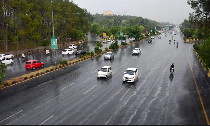 Rain brings more chill to weather in Islamabad, Gujrat and AJK