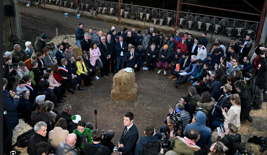 French farmers win govt concessions after moving to besiege Paris