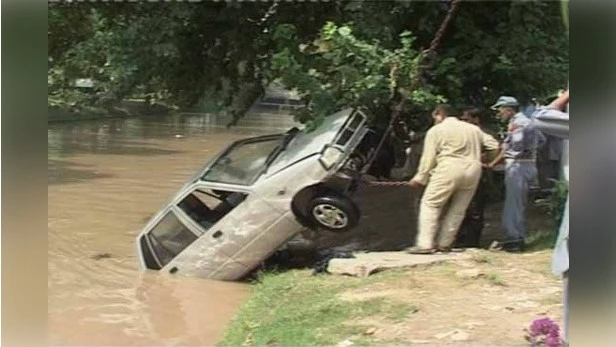 One dies, another hurt as car falls into Lahore canal