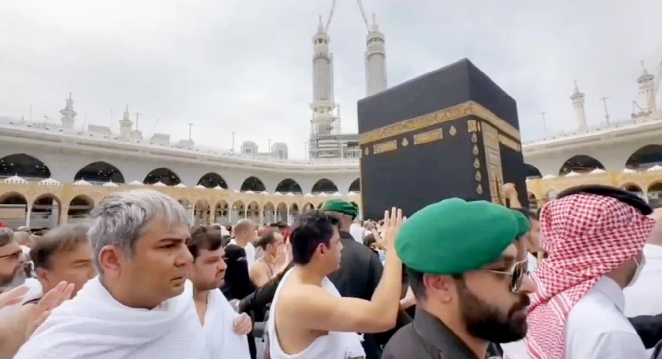 Punjab CM Naqvi performs Umrah