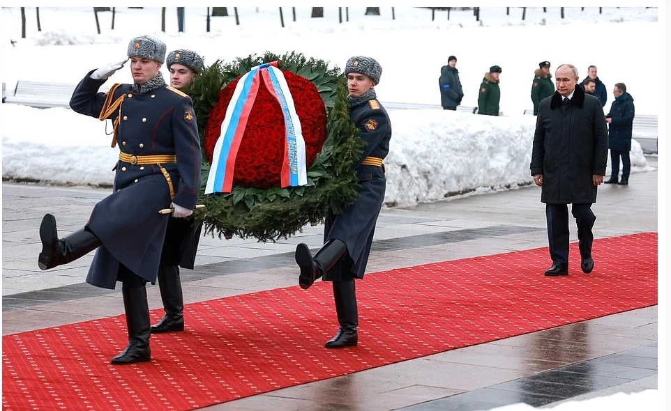 Putin repeats Ukraine Nazi claims at Leningrad siege memorial