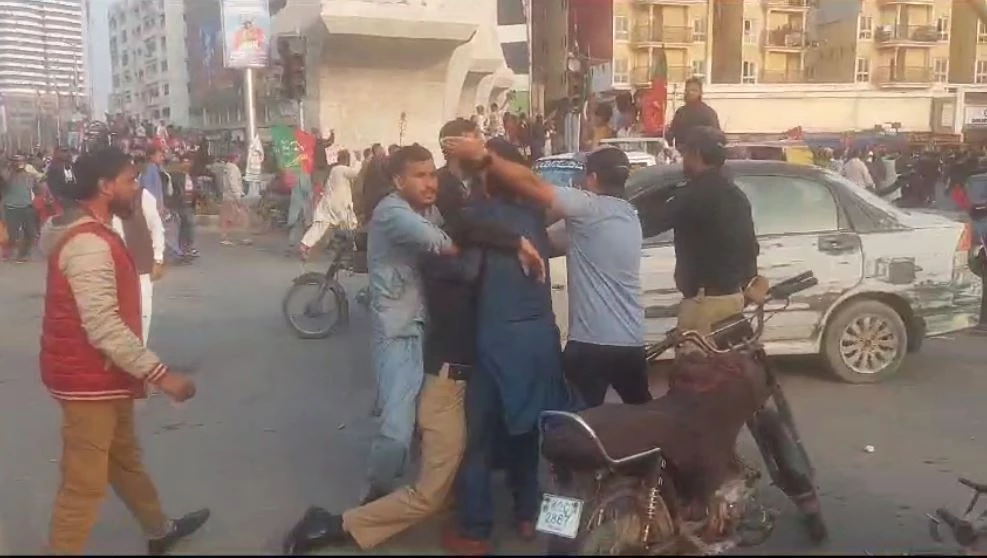 Karachi police arrest 25 PTI workers after clash, 7 policemen injured